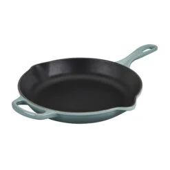 Le Creuset Signature Skillet - 10 1/4" -GrillMate Sales Shop RS10345 LS2024 26717 LPR