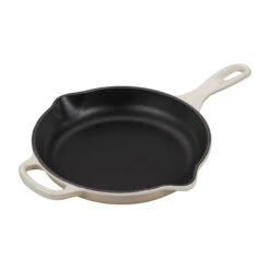 Le Creuset Signature Skillet - 9" -GrillMate Sales Shop RS9074 LS2024 23716 LPR